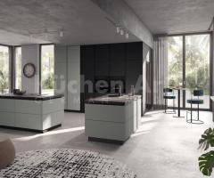 Cuisine avec deux îlot moderne couleur Eucalyptus et Noir avec cave à Vins intégré - 2