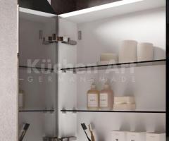 Salle de Bains Minimaliste avec Meubles Suspendus et Vasque Intégrée en Grès Calacatta - 7