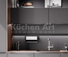 Cuisine Design Contemporain avec Surfaces en Verre, Plan de Travail en Chêne et Bureau Intégré - 2