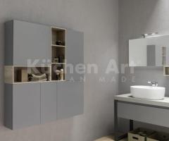 Salle de Bains moderne : Élément Métallique et Modules en Laqué Gris - 4