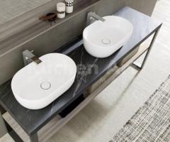 Salle de bains effet bois clair avec vasque posée – Design naturel et contemporain - 3