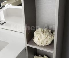 Salle de bains compacte en bois naturel – Design vertical et fonctionnel - 4